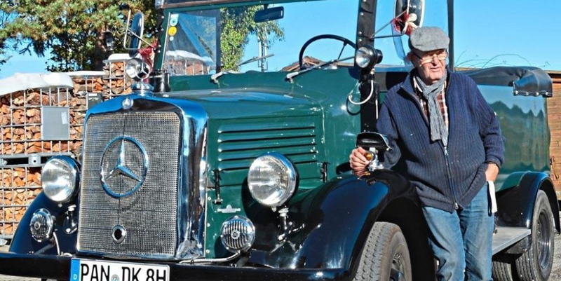 Ein seltenes Relikt aus dem Zweiten Weltkrieg: Dieter Keneder präsentiert stolz seinen Mercedes L1500S Mannschaftswagen aus dem Jahr 1943.