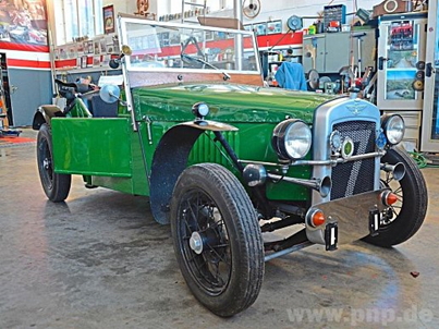 "Der kleine Engländer", so nennt Keneder nicht ohne Stolz seinen ältesten Oldtimer. Der Austin Seven stammt dem Jahr 1937.
